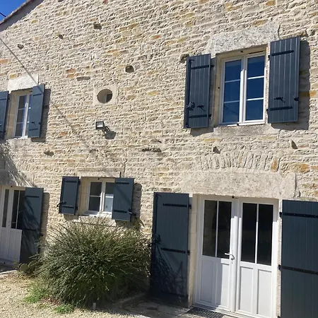 Marais Inn, Maison Typique Avec Piscine Et Jardin Arbore, 10 Kms Niort Villa Sansais