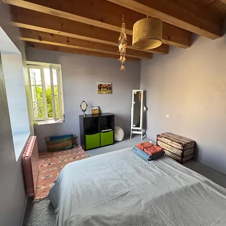 Marais Inn, Maison Typique Avec Piscine Et Jardin Arboré, 10 Kms Niort Villa