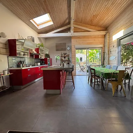 Marais Inn, Maison Typique Avec Piscine Et Jardin Arbore, 10 Kms Niort Villa