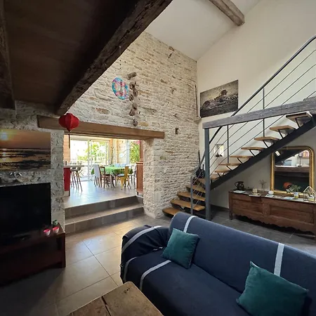 Marais Inn, Maison Typique Avec Piscine Et Jardin Arbore, 10 Kms Niort Sansais