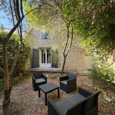 Marais Inn, Maison Typique Avec Piscine Et Jardin Arbore, 10 Kms Niort Villa *